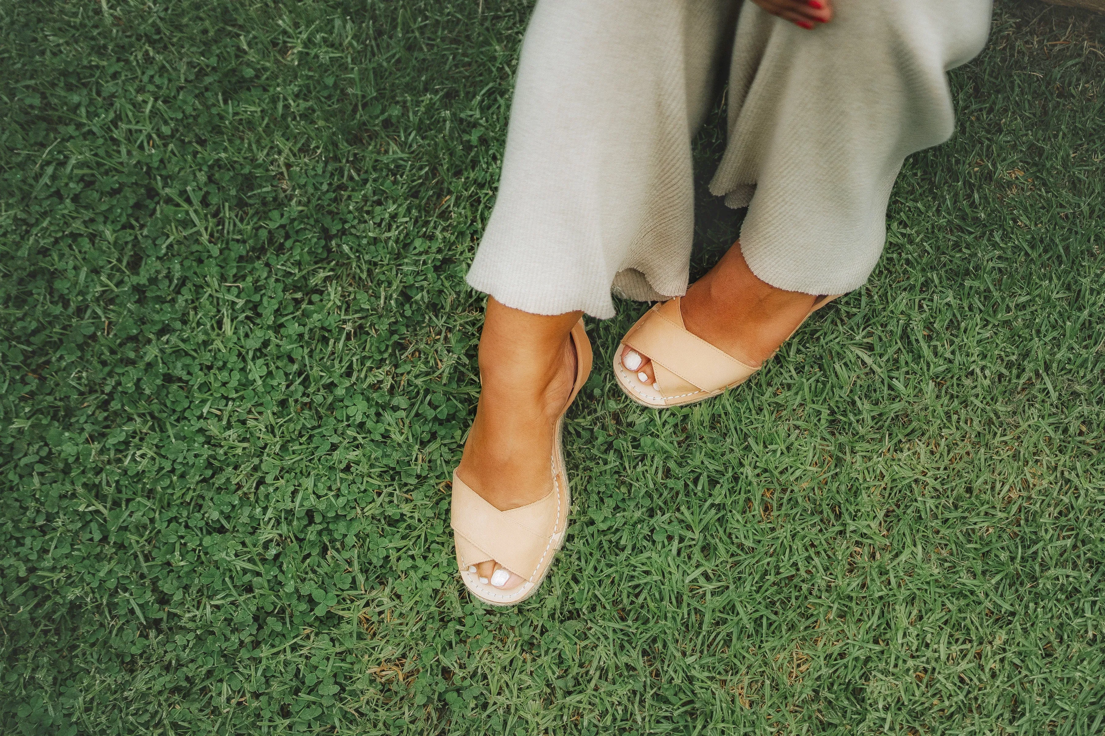 CROSSOVER ESPADRILLE LOW WEDGE - TAN