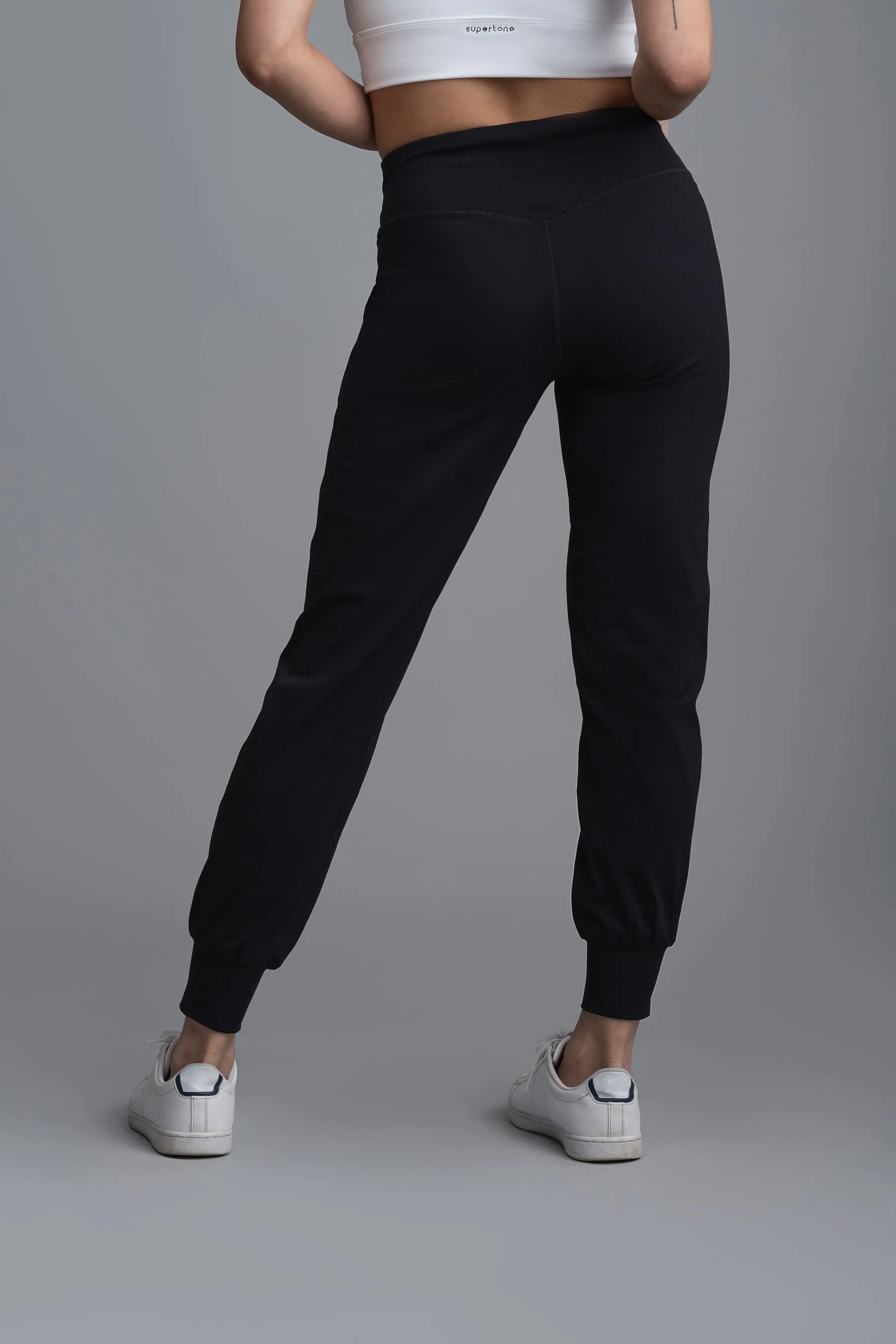 Easy Joggers in Black