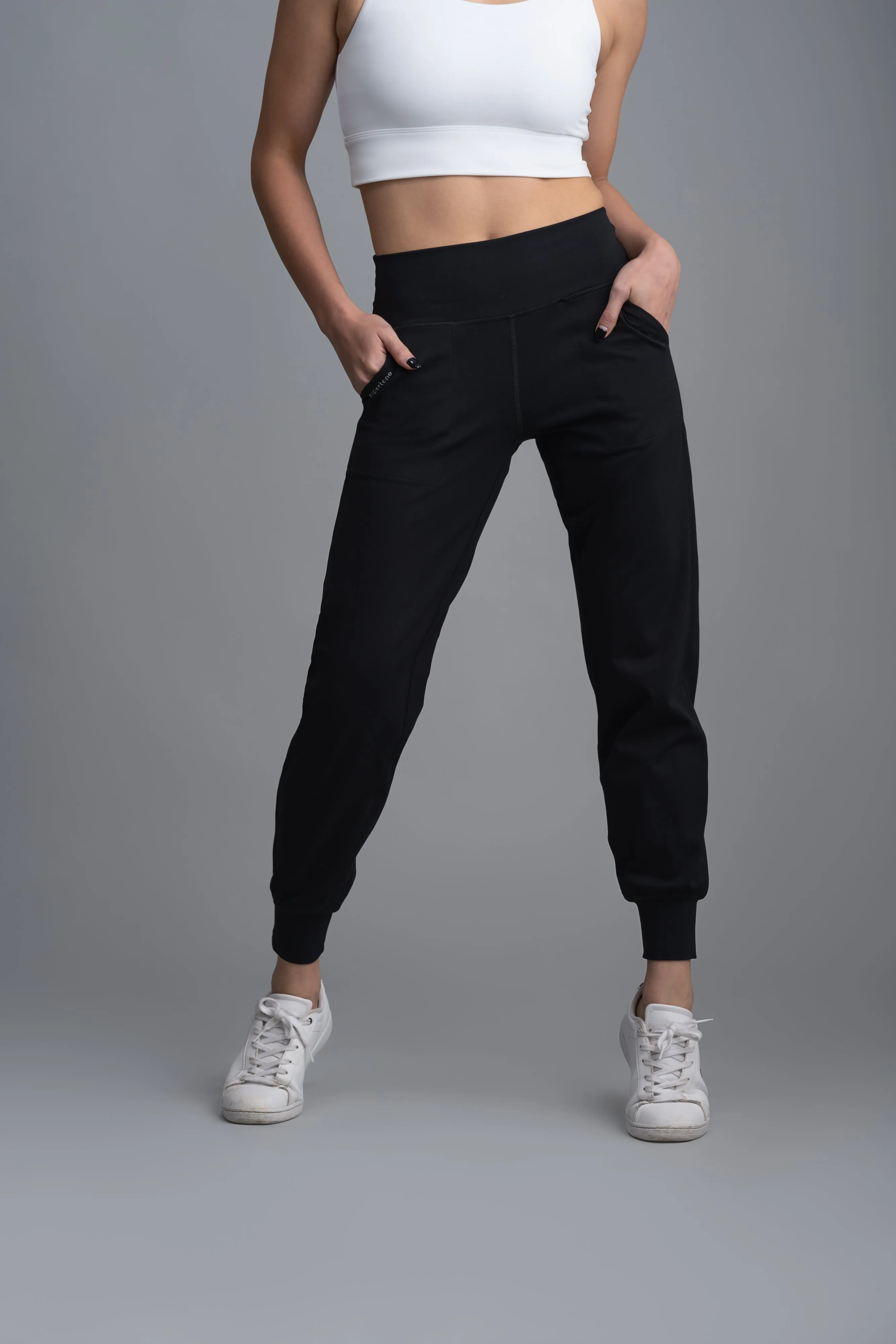 Easy Joggers in Black