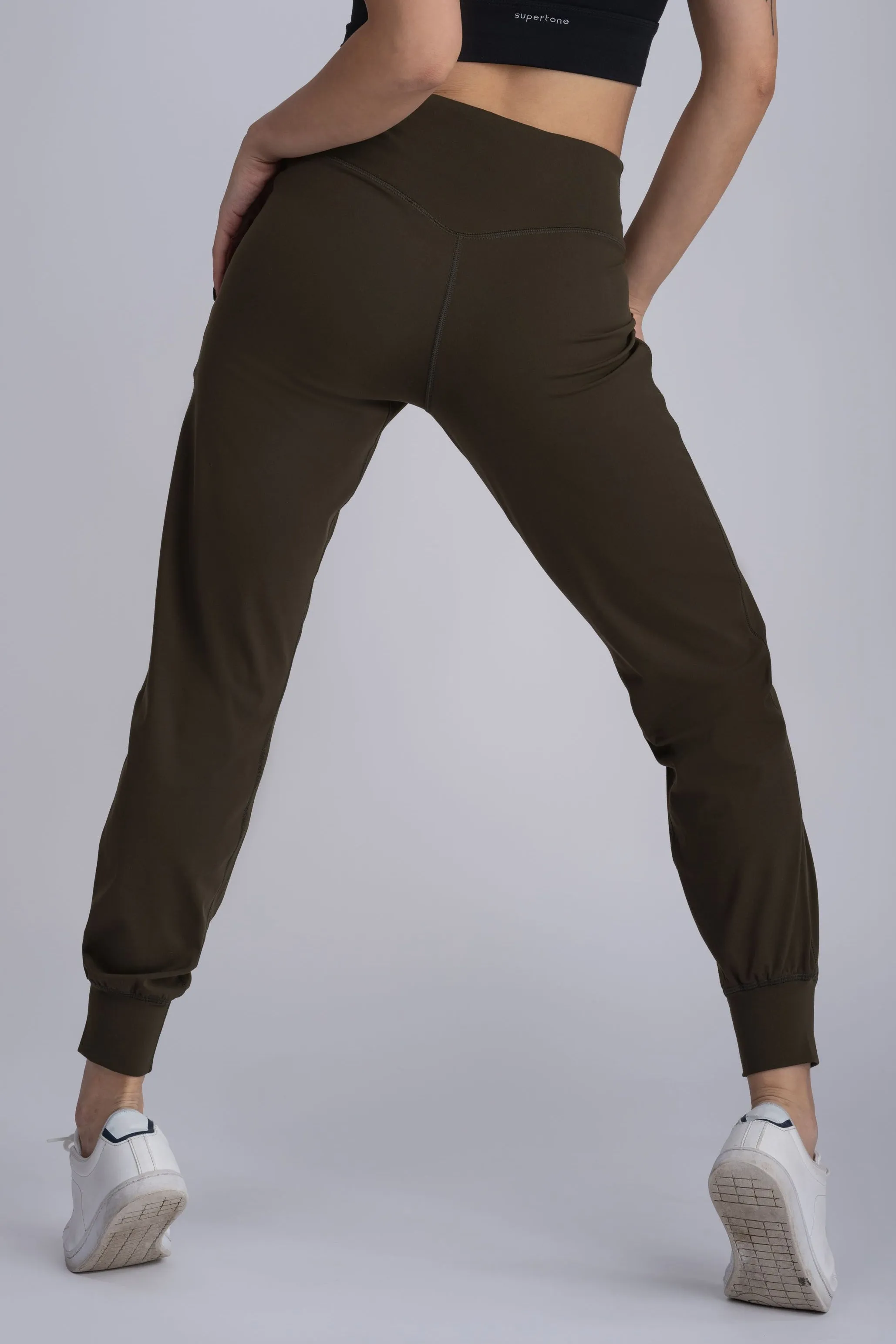 Easy Joggers in Olive