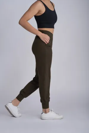 Easy Joggers in Olive