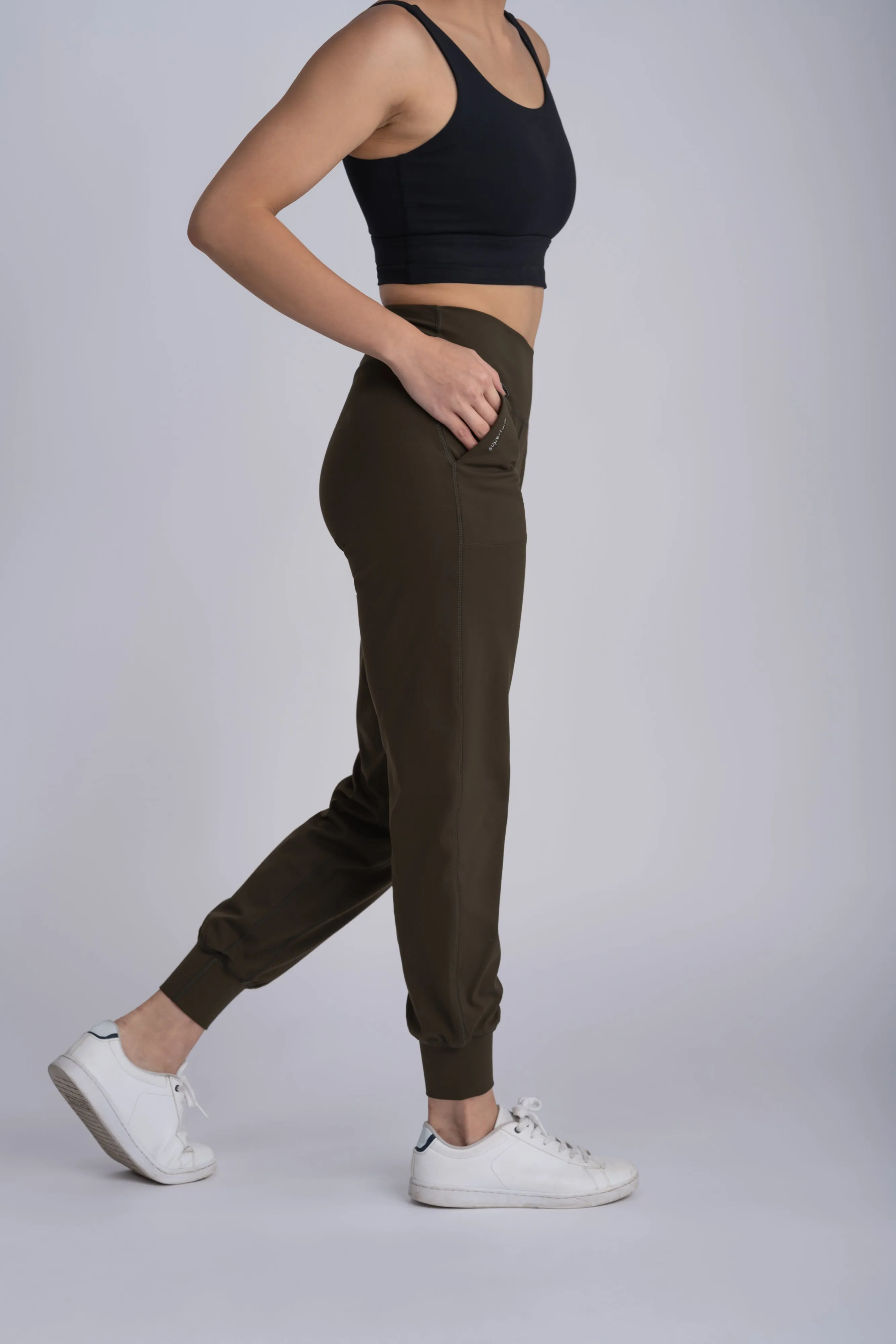 Easy Joggers in Olive
