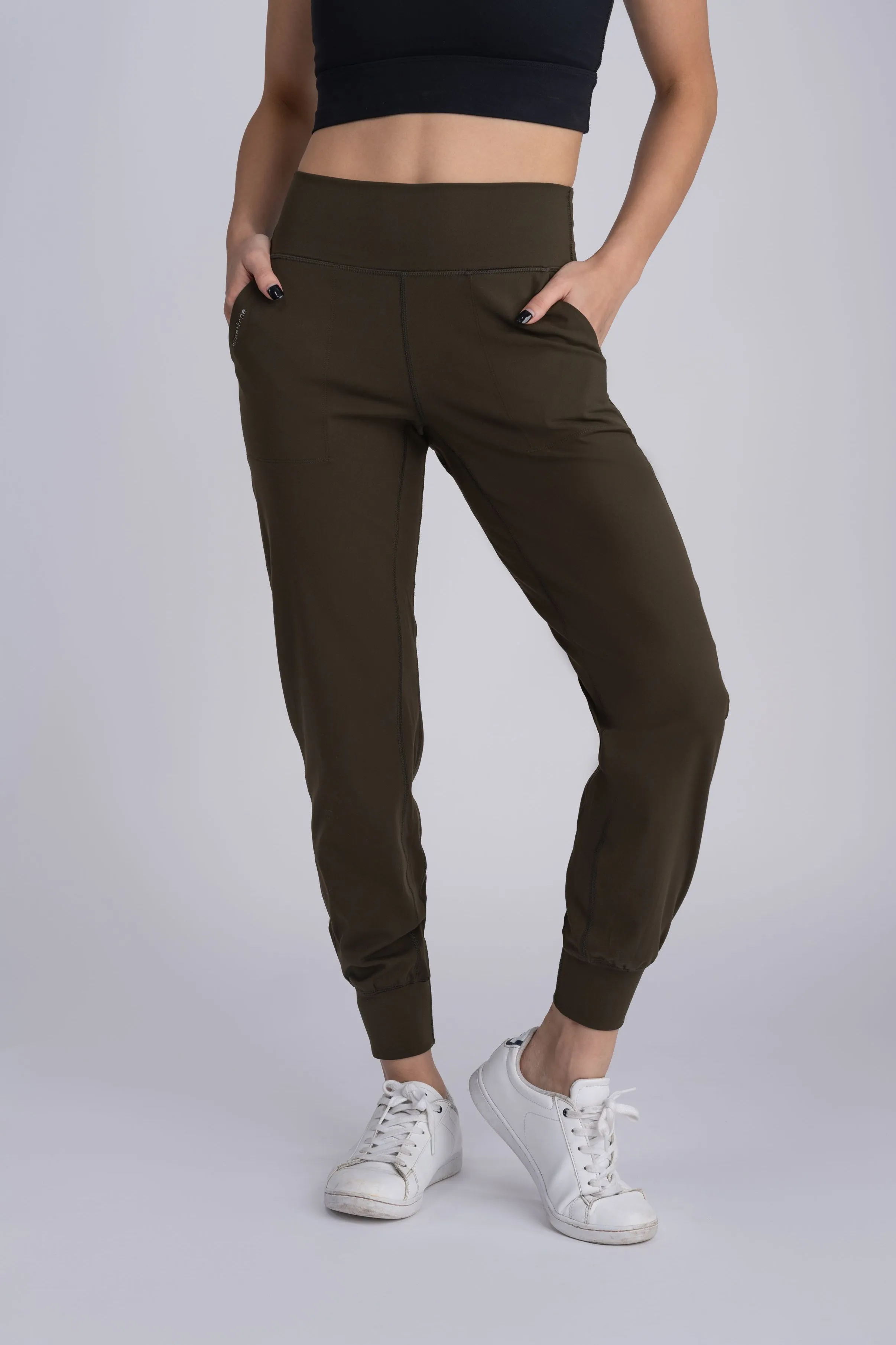 Easy Joggers in Olive