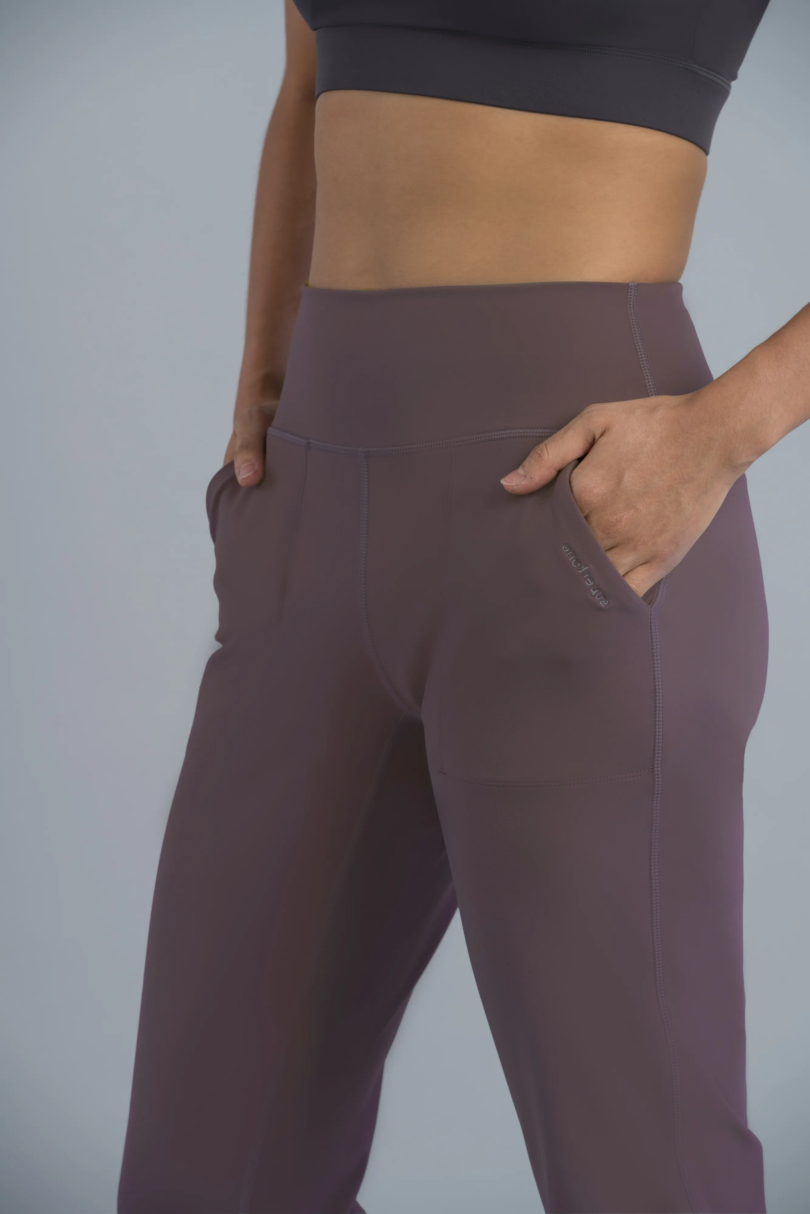 Easy Joggers in Plum