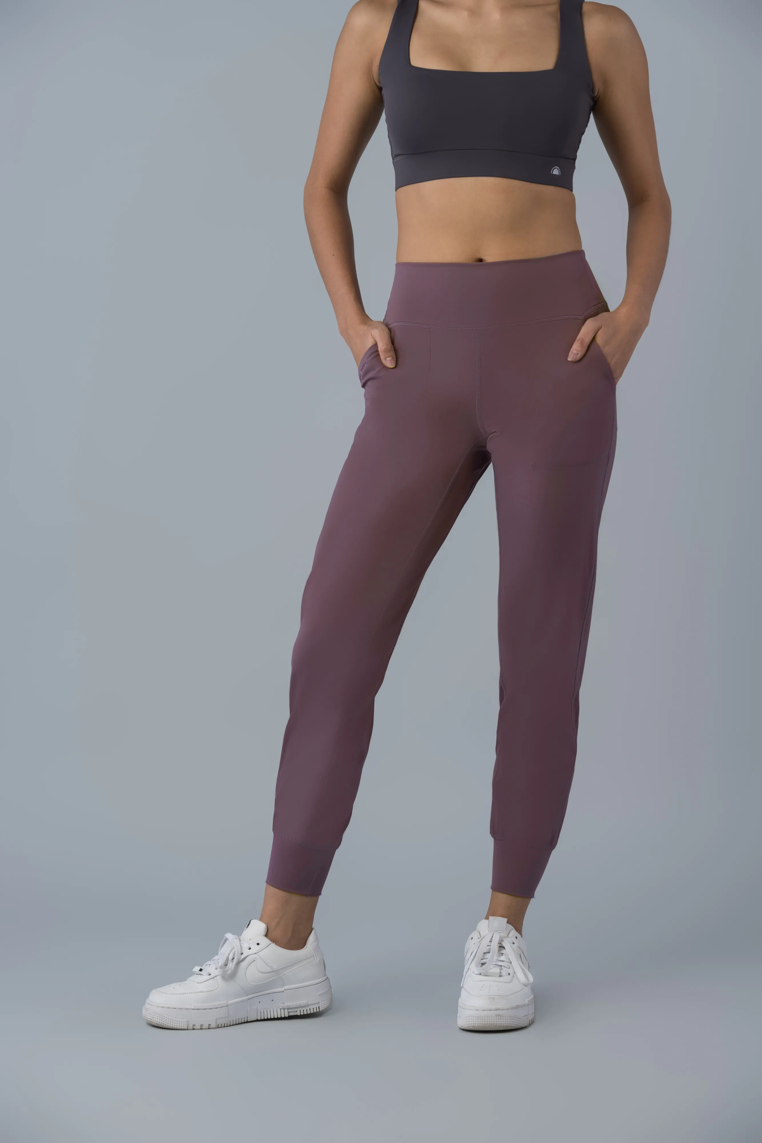Easy Joggers in Plum
