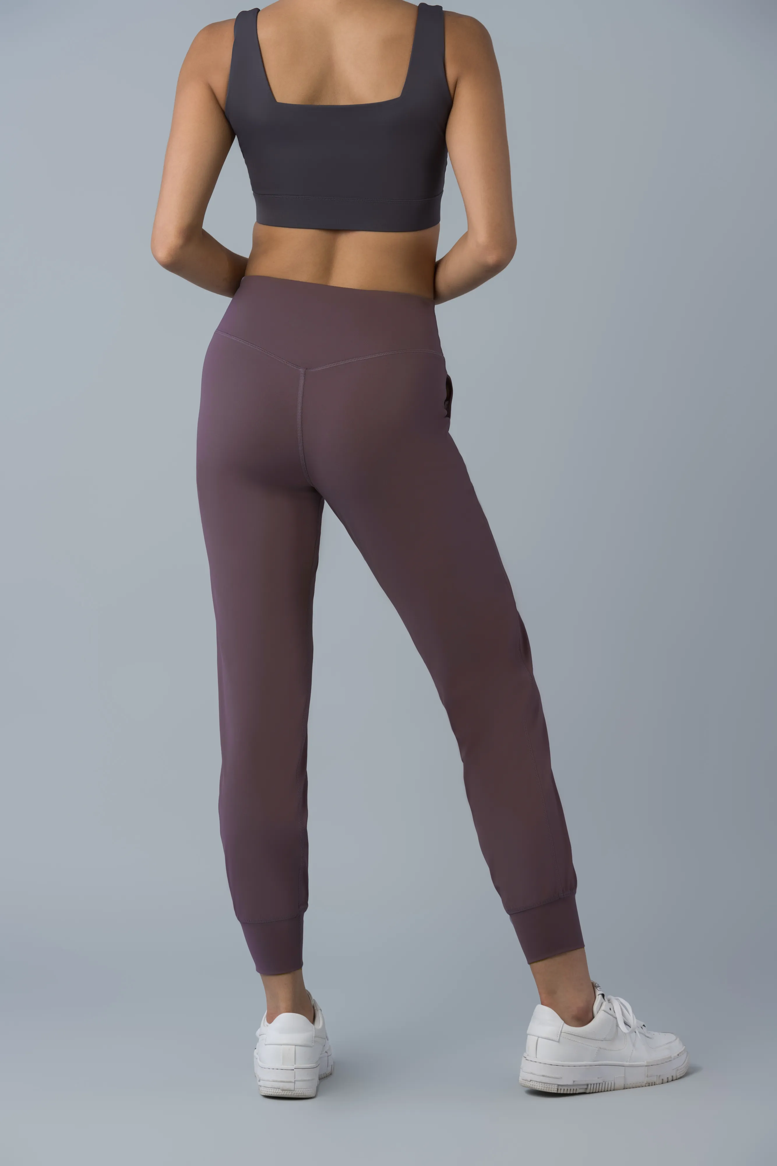 Easy Joggers in Plum