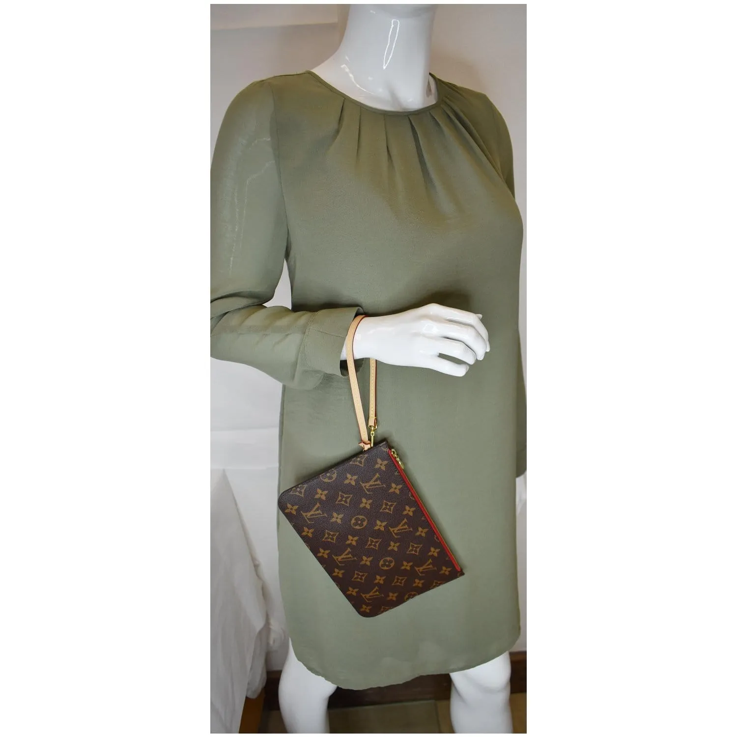 LOUIS VUITTON Pochette Wristlet Pouch Monogram Canvas Neverfull MM Brown